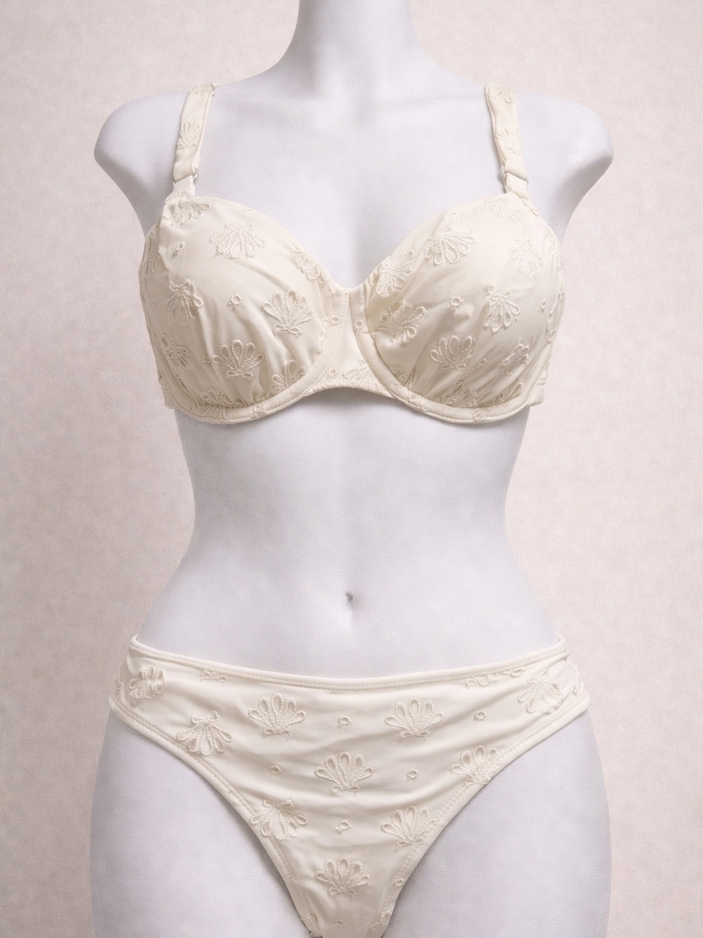 Wild Fable Bikini Set 🤍
Top: D/DD | Bottom: XL (16)